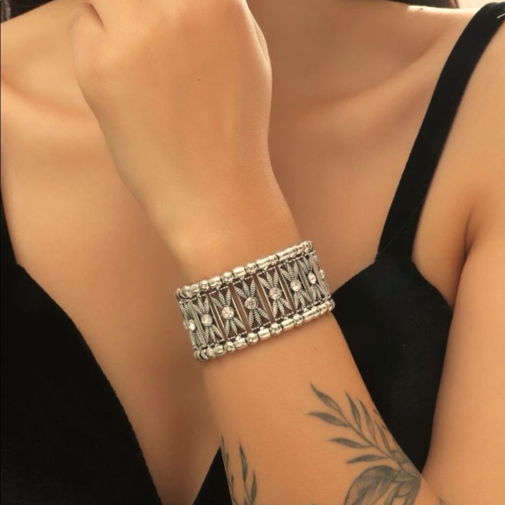 BRAND NEW Handcrafted Stainless Steel & Swarovski Crystal Stretch Cuff Bracelet